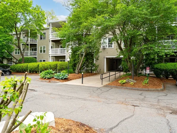 23 Randolph Pl APT 301, Northampton, MA 01060