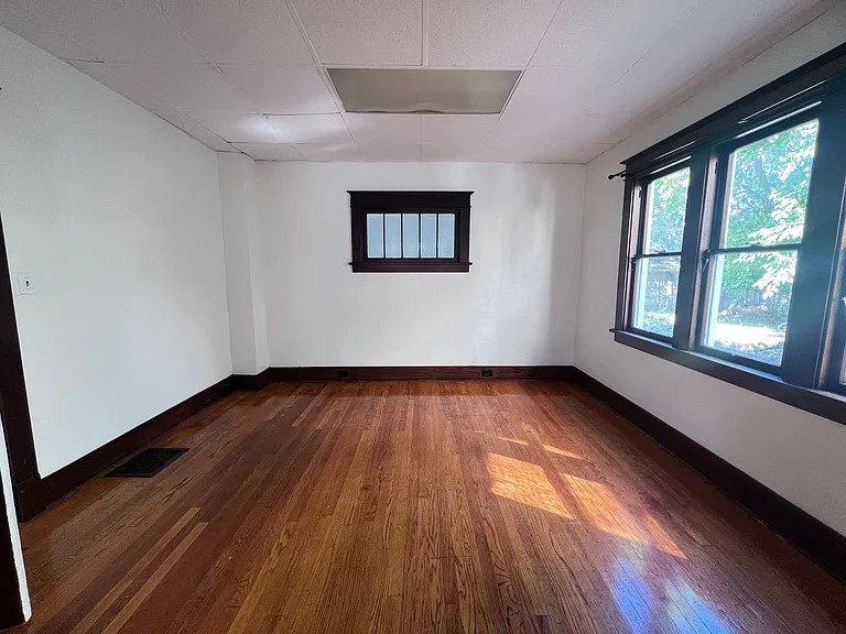 425 Fuller Ave SE — Photo 8