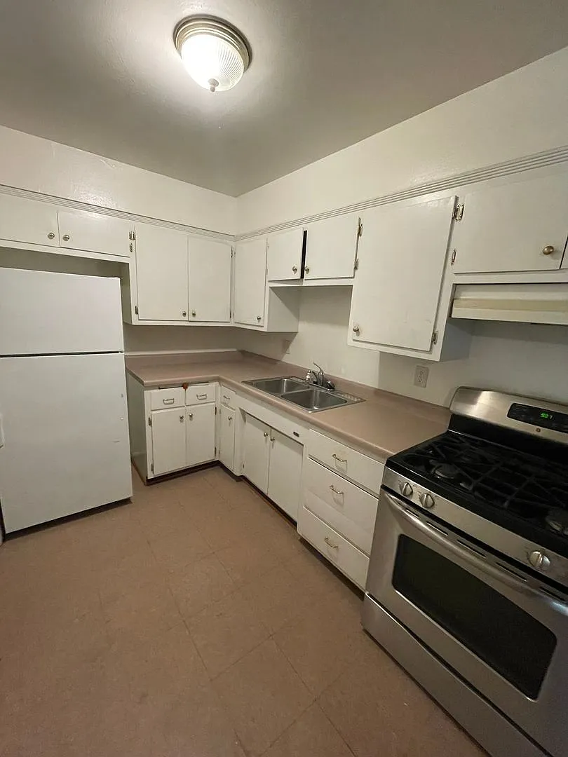 2 Bed 1 Bath — Photo 2
