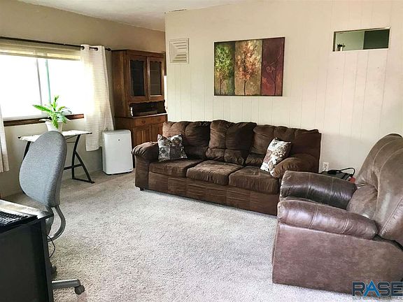 3rd image of 221 S Lincoln Ave