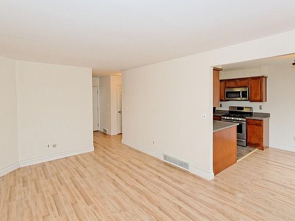 5th image of 619 Elk Cir