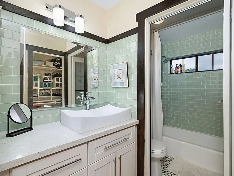 213 Elm Ave — Photo 8