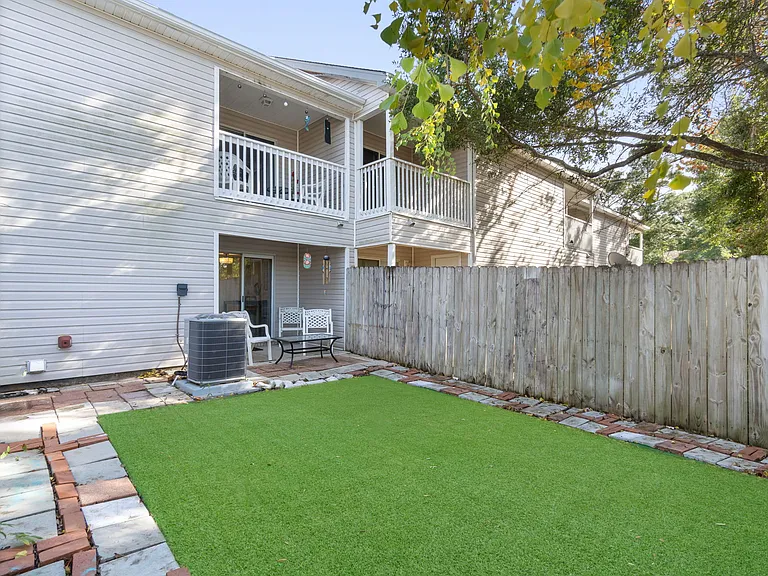 9 Chatelaine Cir SE — Photo 8