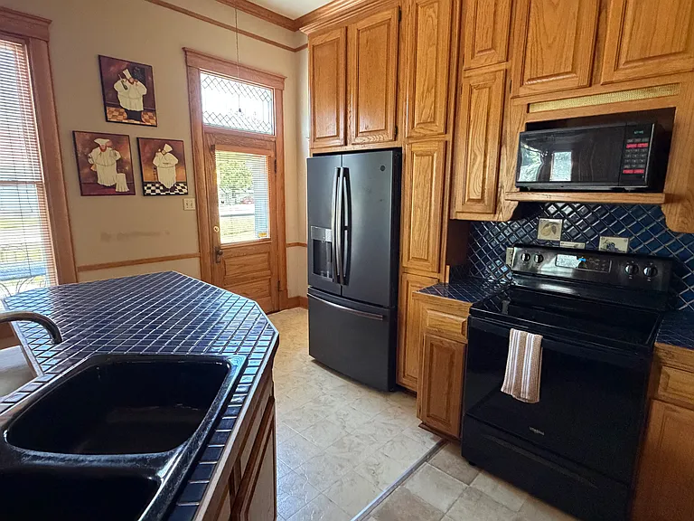 139 Henderson St — Photo 14