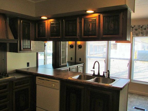 5th image of 102 Hemlock Dr