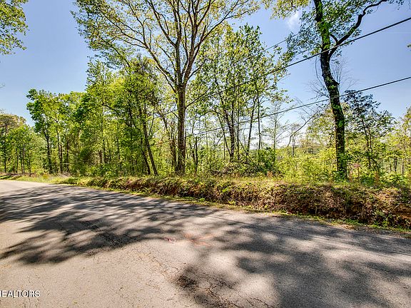 4th image of 555 Oak Grove Rd