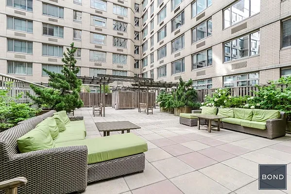 Rented by Bond New York | media 5