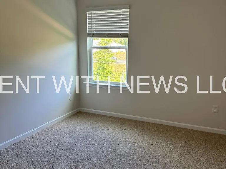 180 Starlight St — Photo 13
