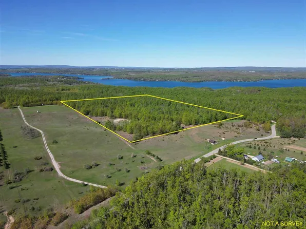 2449 Erickson Rd, Boyne City, MI 49712