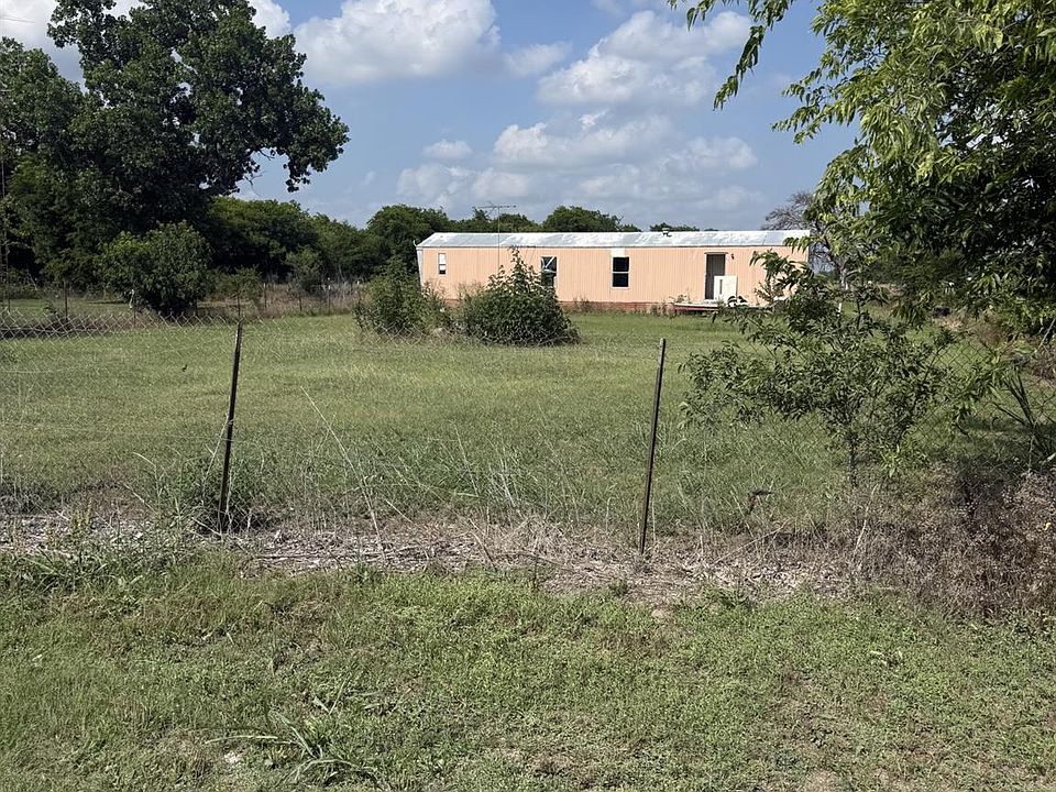 2nd image of 107 N Lavaca St