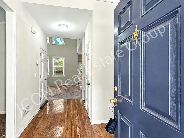 48 Golden Aster Trce — Photo 4