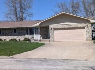 612 Bel Air Dr, West Point, IA 52656