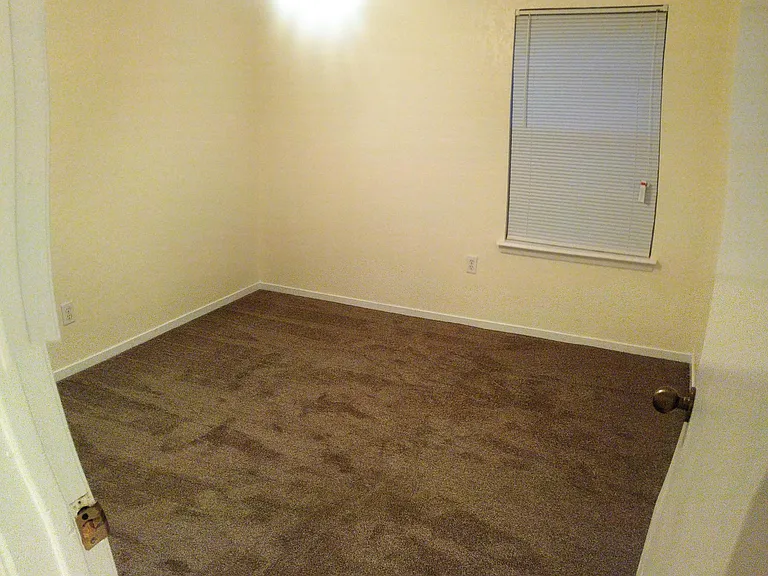 1029 Blue Carriage Ln N — Photo 5