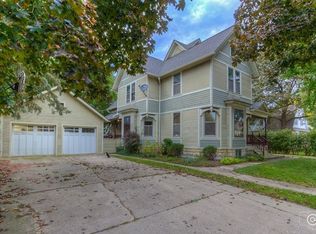 121 Mason Ct, Sycamore, IL 60178