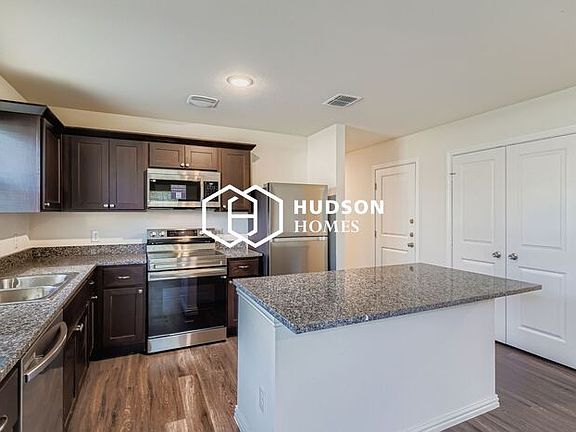 5th image of 524 Hatton St