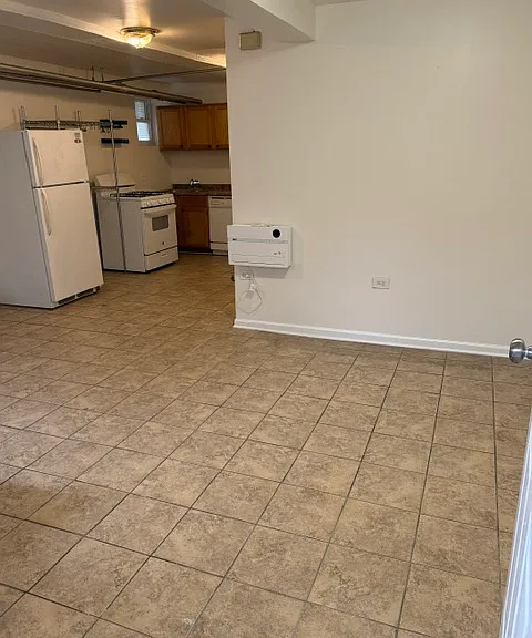 1910 N Leavitt St #G — Photo 13