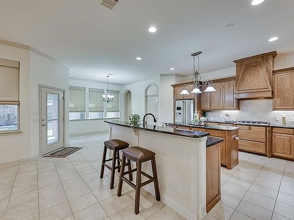 4th image of 701 Waterlane Dr
