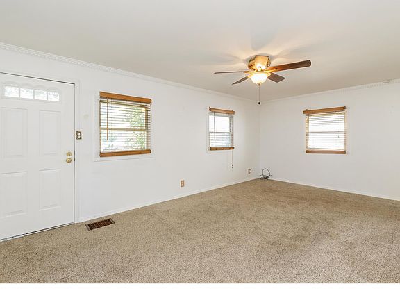 4th image of 5241 Parker Ave