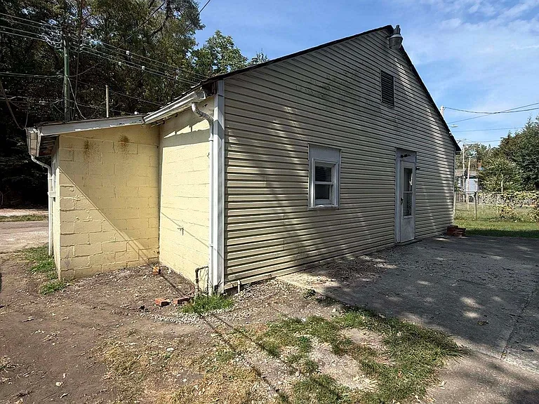335 Woodlawn Ave — Photo 4