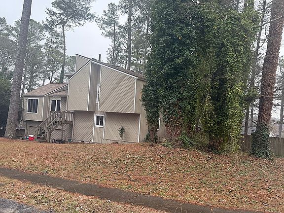 3rd image of 3920 Fairington Dr