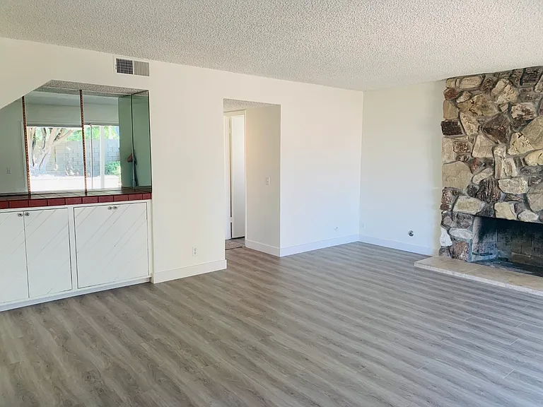14751 Mulberry Ave — Photo 9
