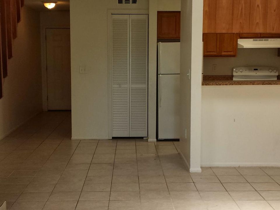 1st image of 2715 Hunt Club Ln