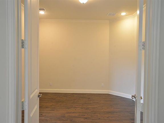 4th image of 461 Tablerock Dr