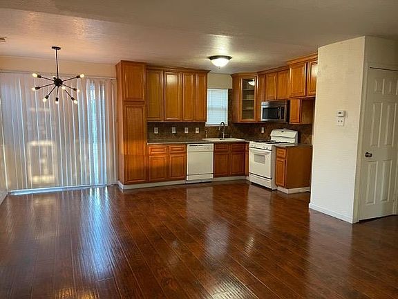 3rd image of 4400 Forest Pkwy