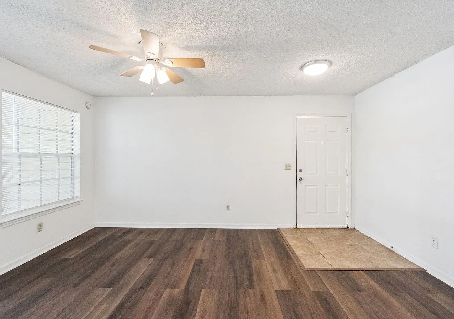 1 BR / 1 BA Condo in Tradewinds — Photo 4