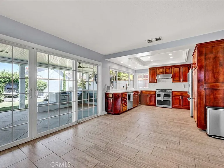 14781 Canterbury Ave — Photo 12