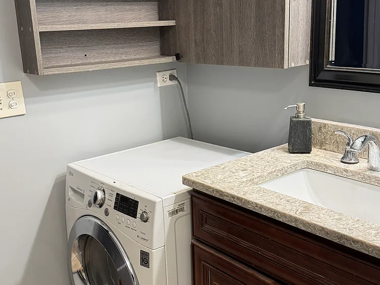 9S060 Lake Dr #12-102 — Photo 16