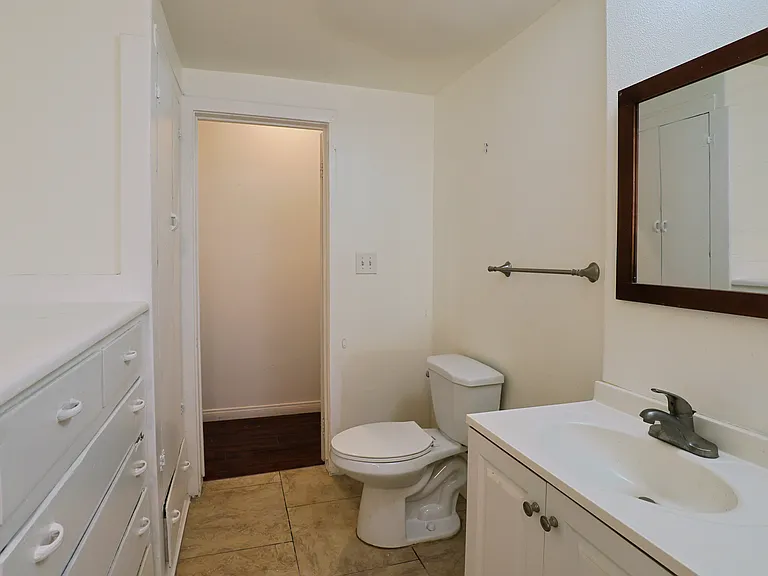 2626 S Budlong Ave #4 — Photo 13