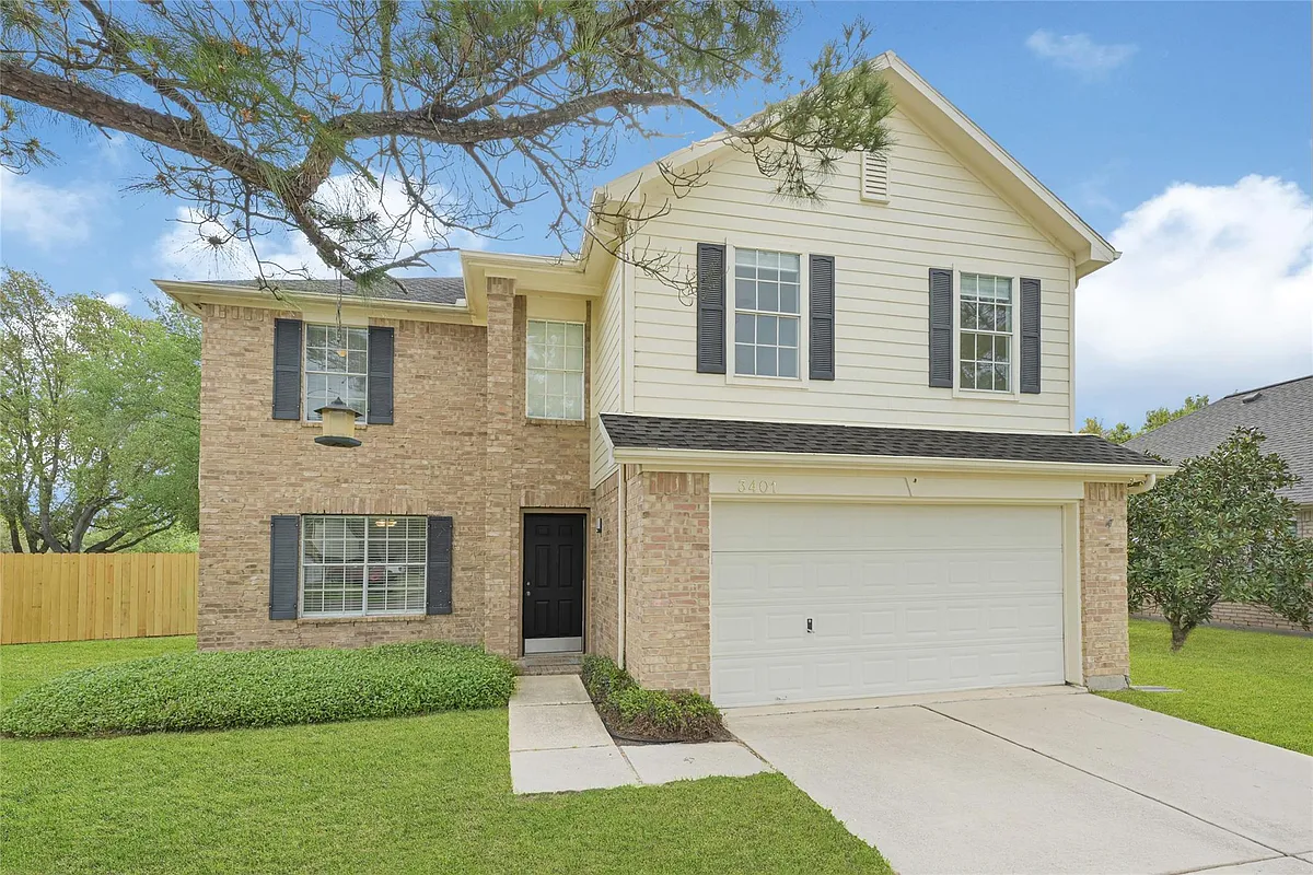 Photo 2 of 26 - 3401 Pheasant Ln - Pearland, TX Building Photo - 3401 Pheasant Ln