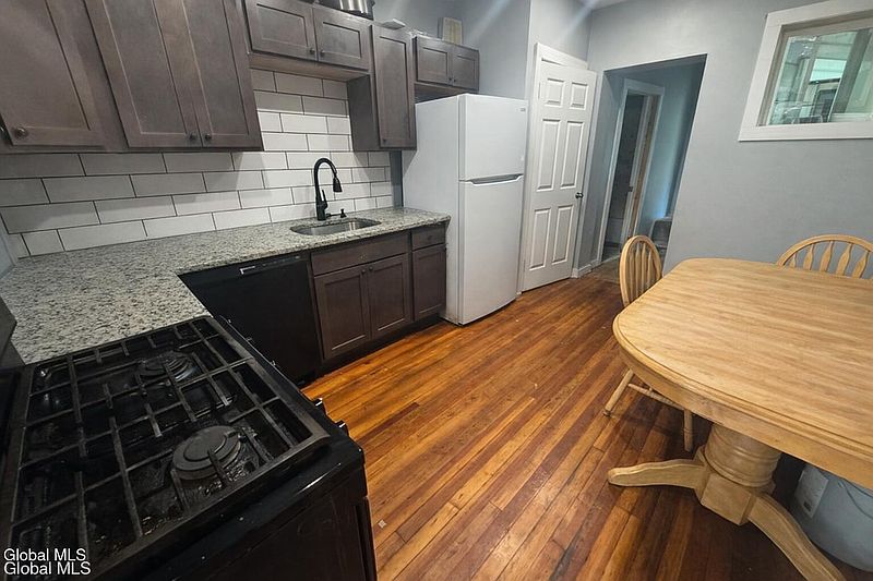 3rd image of 193 Livingston Avenue