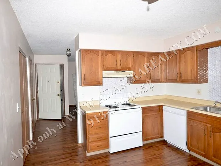 404 Sky Vue Dr, Raymore, MO 64083 — Photo 5