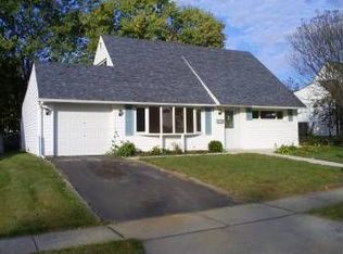 34 Middle Rd, Levittown, PA 19056