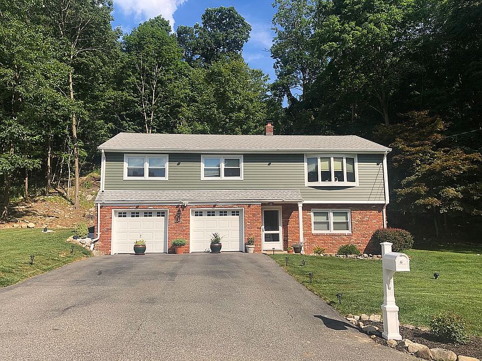 2nd image of 44 Aspen Rd
