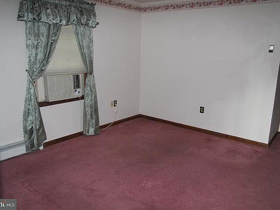 5th image of 510 W Chestnut St