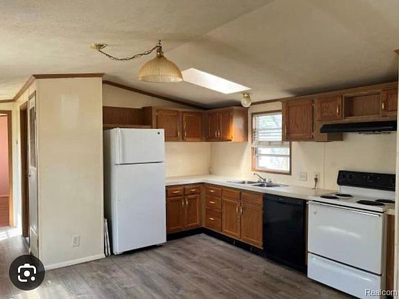 4th image of 364 Tourangeau Dr