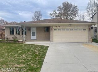 3238 Donna Dr, Sterling Heights, MI 48310