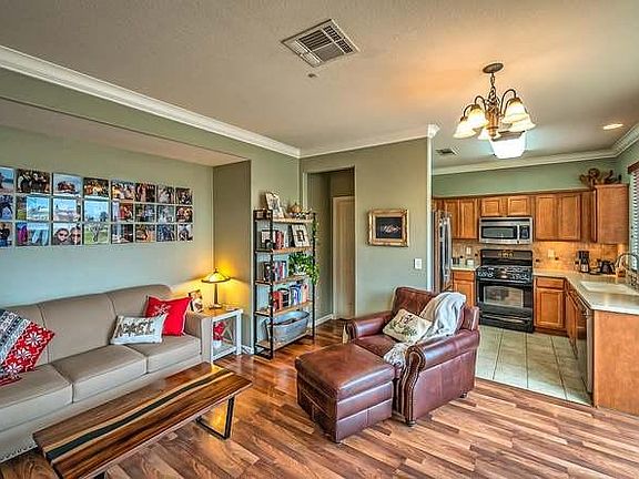 4th image of 2055 Vienna Way