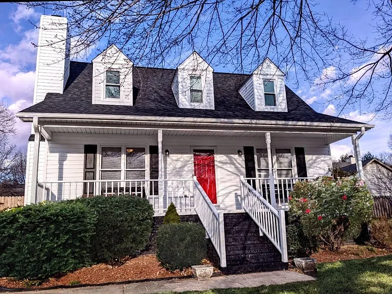 1004 Fawn Cir — Photo 1