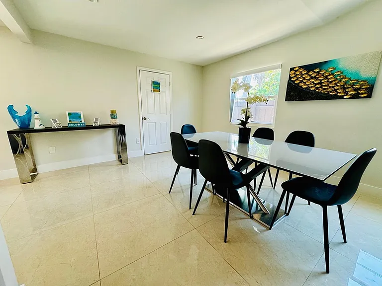 330 SW 35th Ave — Photo 7
