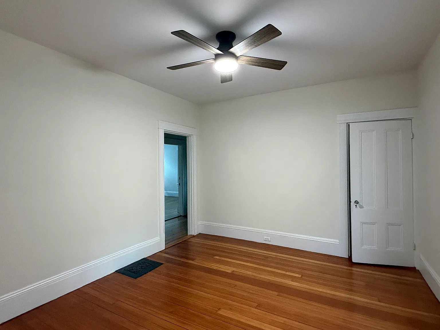 2 bed, 1100 sqft, $3,200 — Photo 4