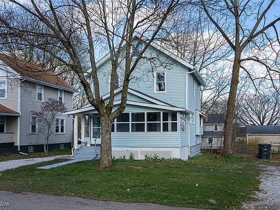 2nd image of 1387 Hillcrest St