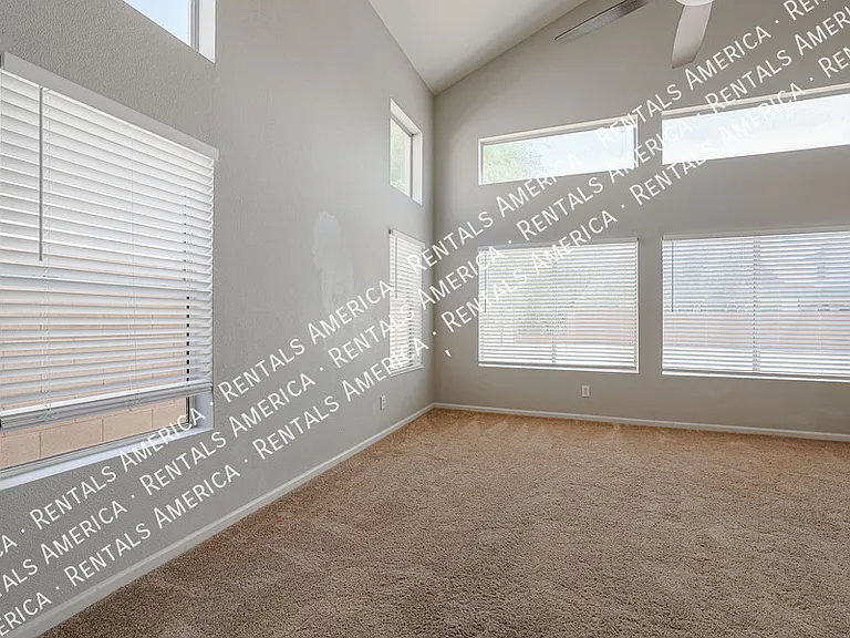 7441 W Fleetwood Ln — Photo 4