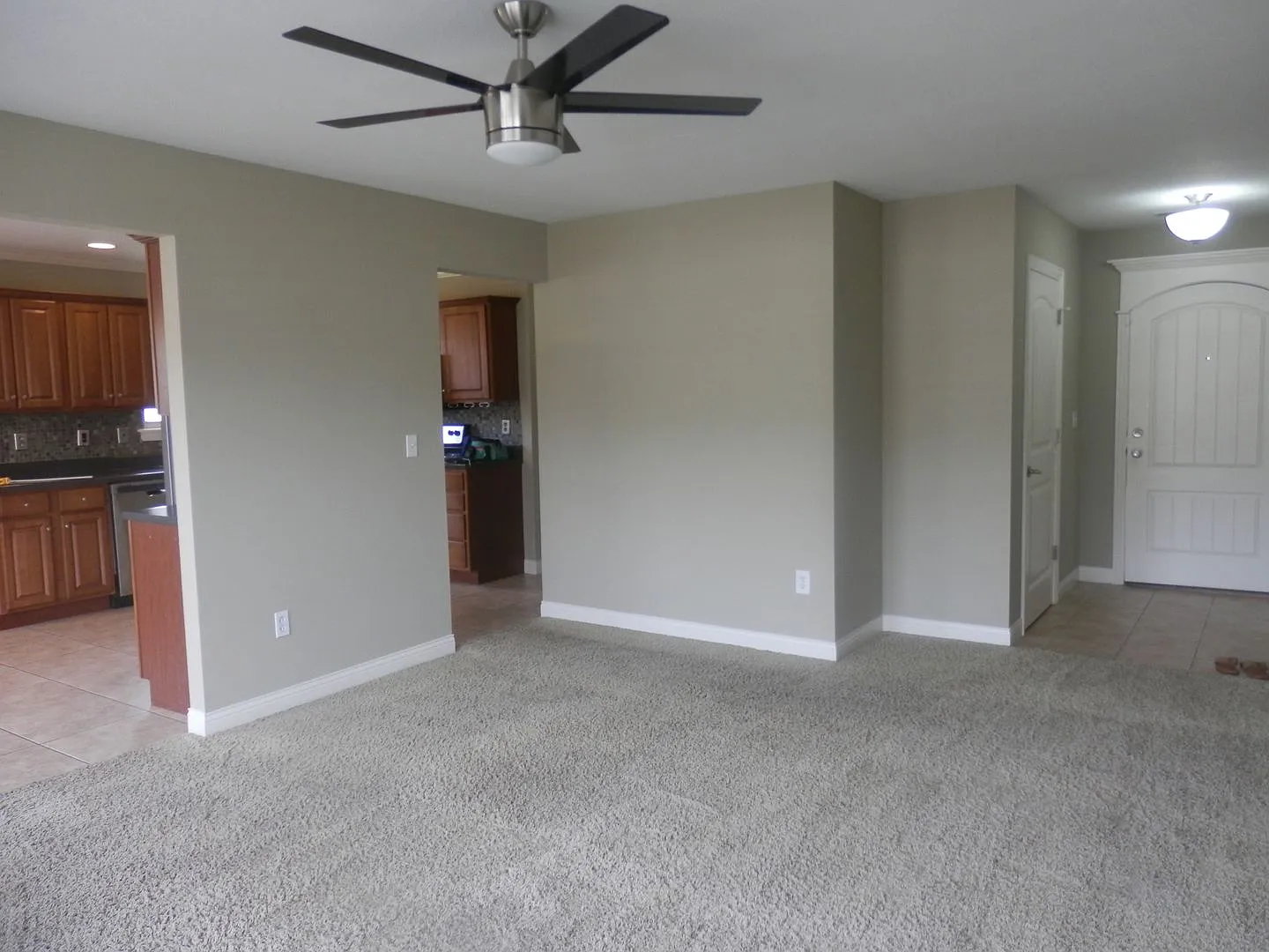 Nice 3 Bed 2 Bath House! — Photo 2