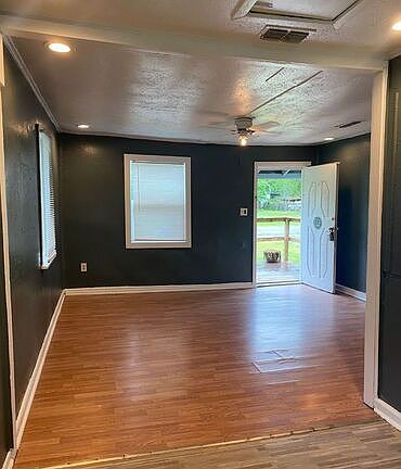 4th image of 318 Celery Ave S #1