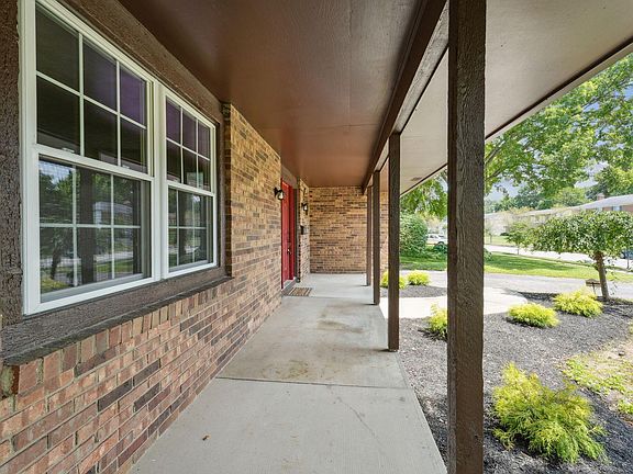 4th image of 1360 Langston Dr