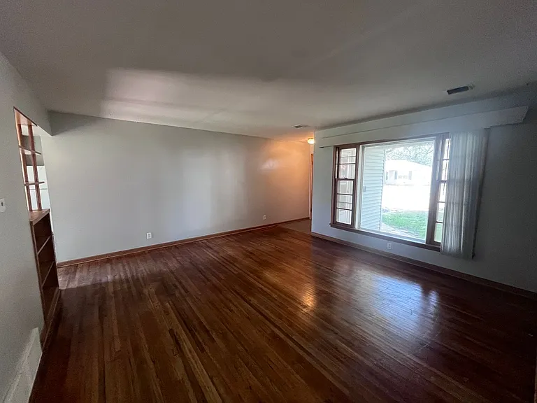 1803 W Dallas St — Photo 3